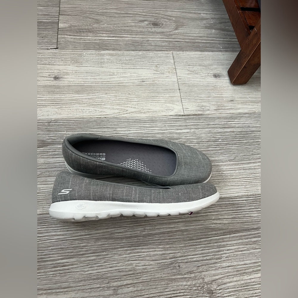 Skechers Women's Light Gray Flats